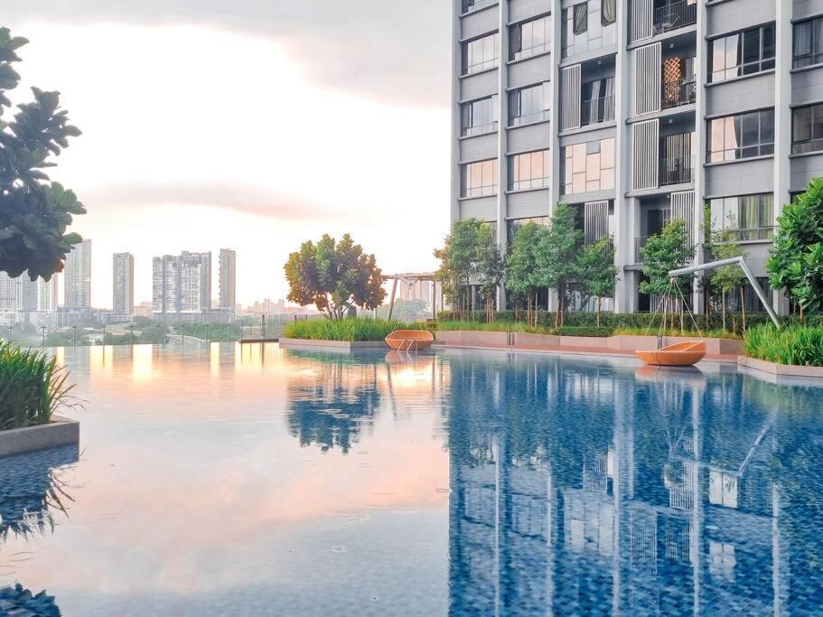 Cozy 3br -2-8pax- 65 Tv Near Midvalley-pavilion 2 * Kuala Lumpur
