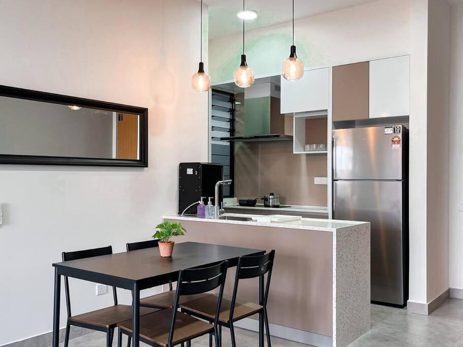Cozy 3br -2-8pax- 65 Tv Near Midvalley-pavilion 2 Apartment