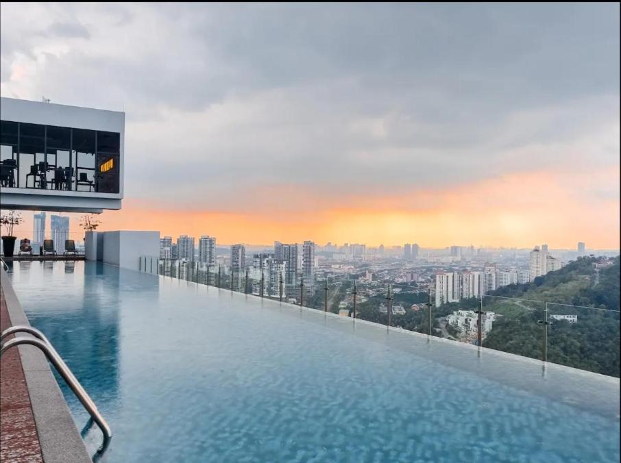 Apartment Cozy 3br -2-8pax- 65 Tv Near Midvalley-pavilion 2 *