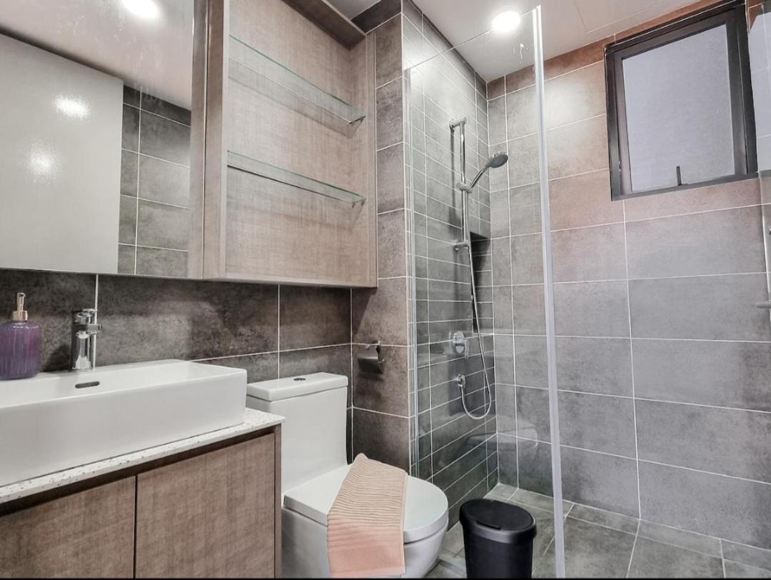 Cozy 3br -2-8pax- 65 Tv Near Midvalley-pavilion 2 Kuala Lumpur